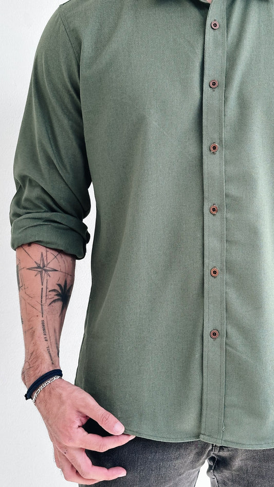 Camisa de lino manga larga color verde musgo