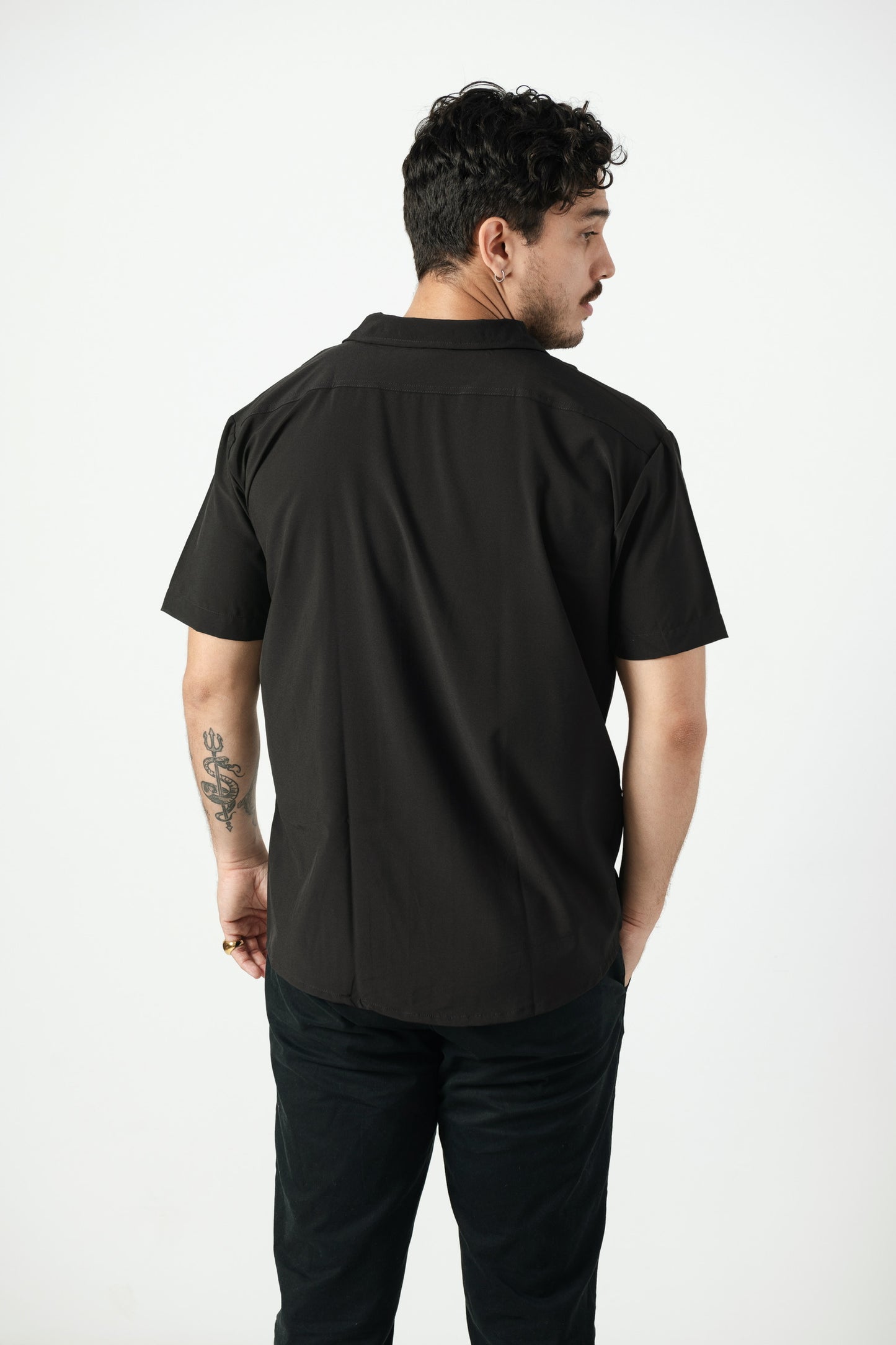 Camisa Lisa Negra