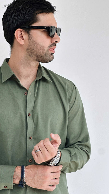 Camisa de lino manga larga color verde musgo