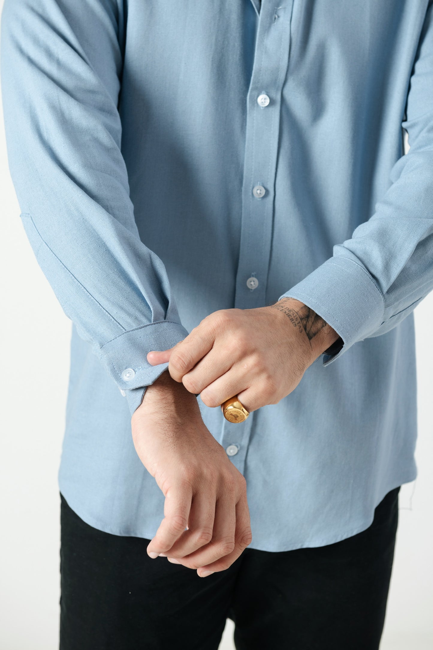 Camisa de lino celeste manga larga 3