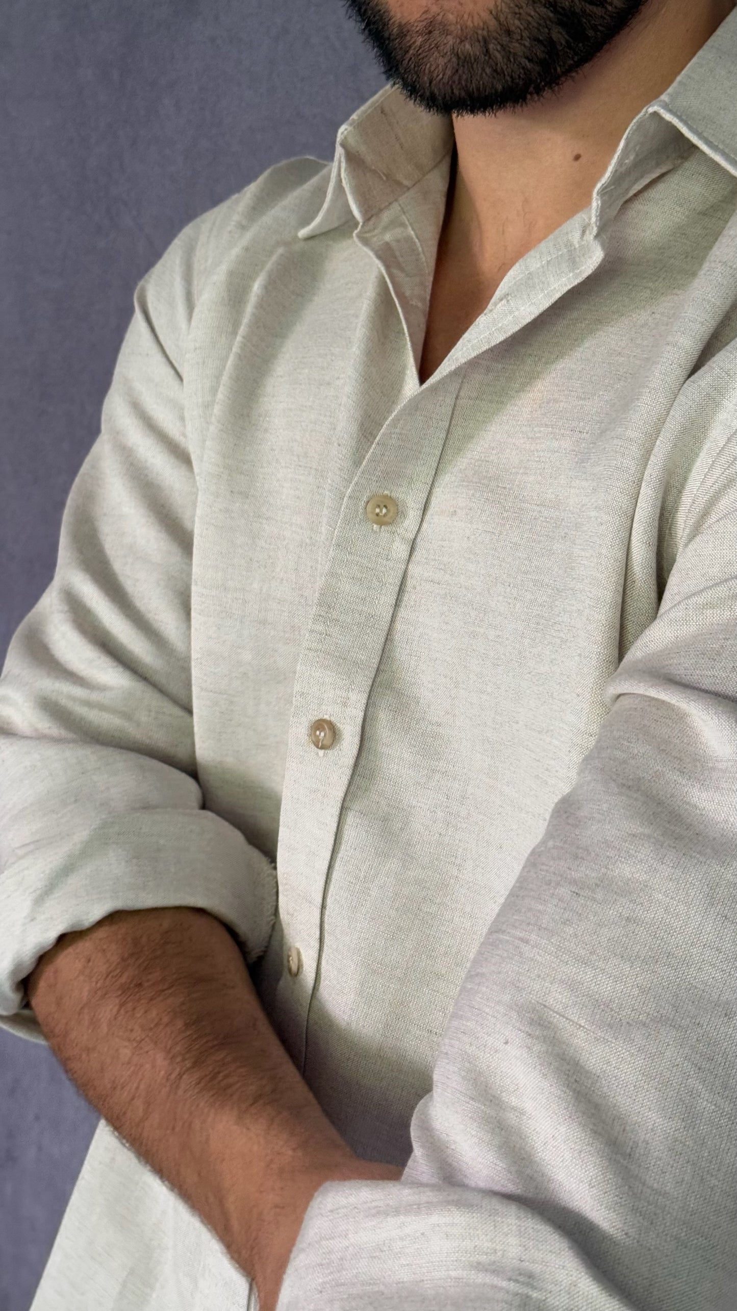 Camisa de lino triblend manga larga color arena