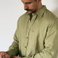 Camisa de lino verde olivo manga larga
