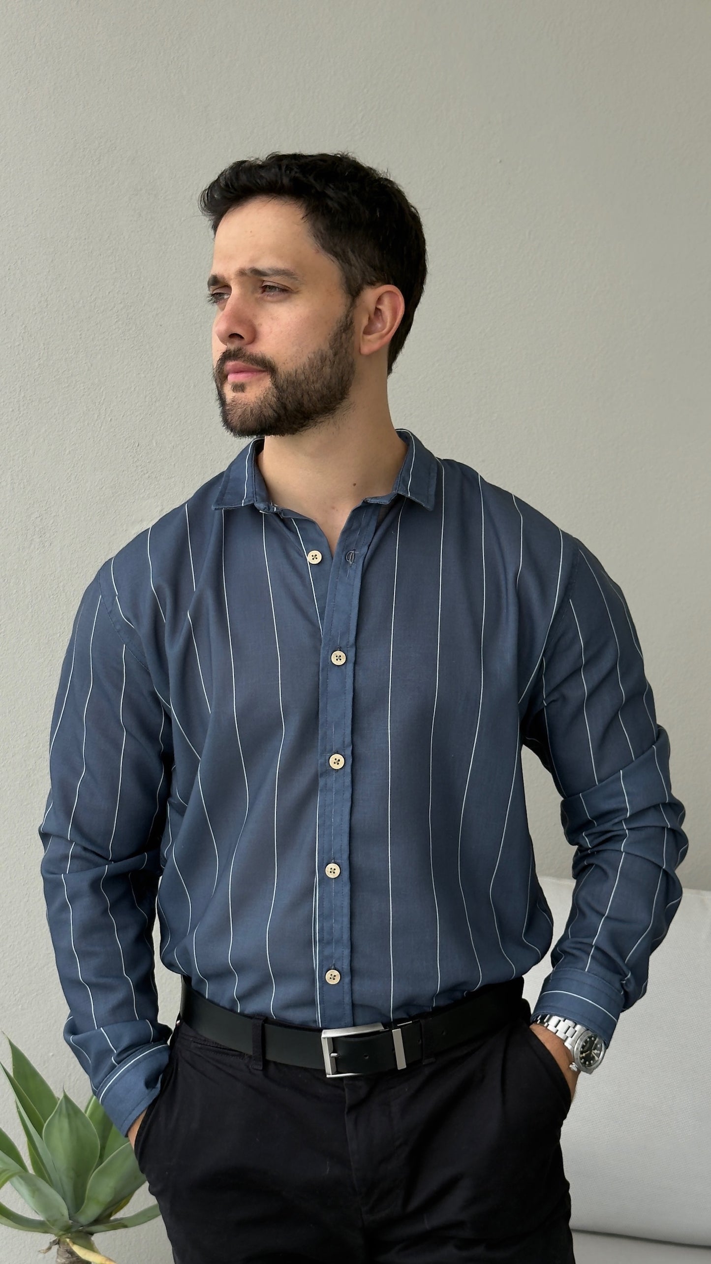 Hybrid Linen Shirt -Azul oscuro con rayas blancas