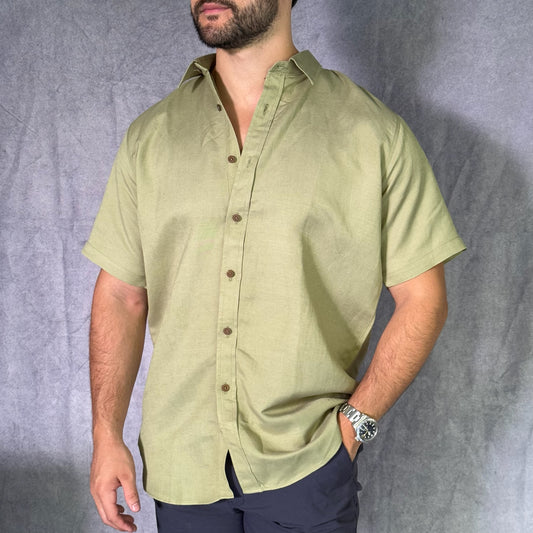 Camisa de lino verde olivo manga corta